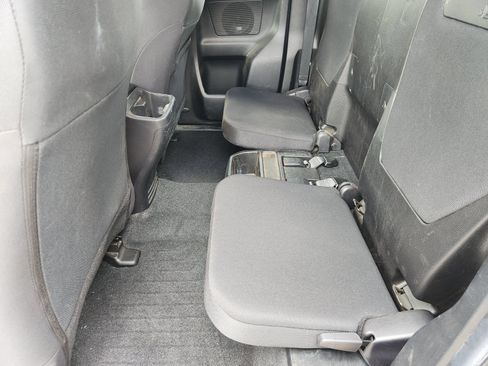Used 2022 Toyota Tacoma SR5 RWD image 33
