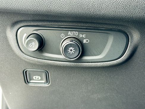 Used 2023 GMC Terrain SLE w/ Elevation Edition FWD image 34