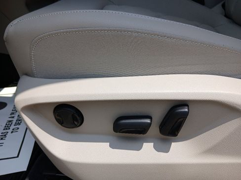 Certified 2026 Volkswagen Atlas SE FWD image 11