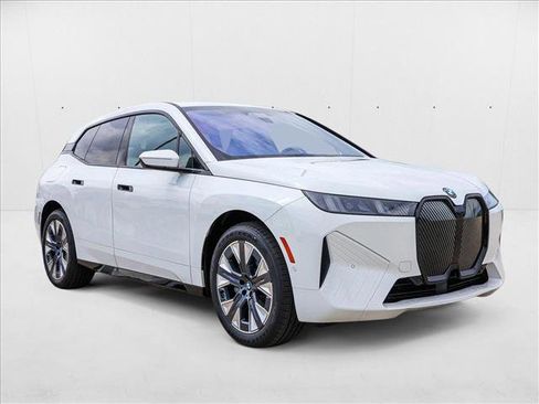 Used 2026 BMW iX xDrive45 w/ Executive Package image 3
