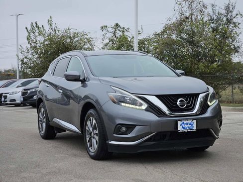 Used 2018 Nissan Murano SV image 3