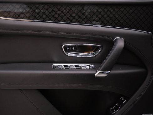 Used 2020 Bentley Bentayga image 14