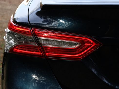 Used 2020 Toyota Camry XSE image 27