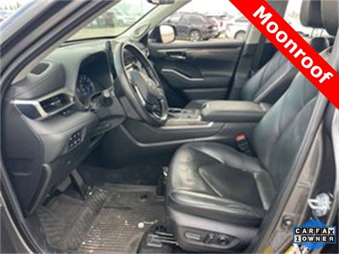 Used 2021 Toyota Highlander Limited image 4