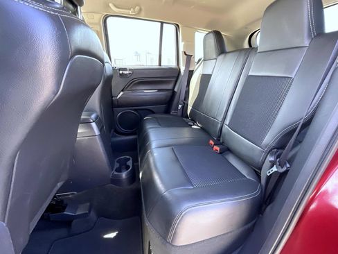 Used 2017 Jeep Compass Latitude AWD/4WD image 19