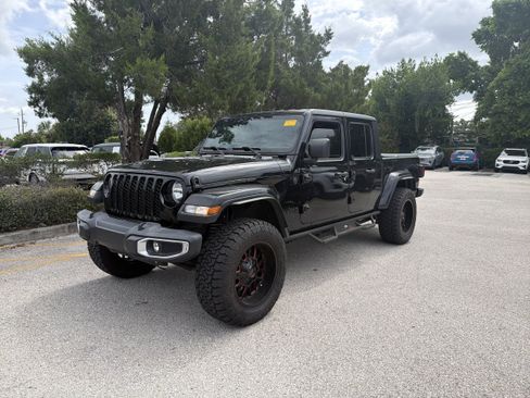 Used 2022 Jeep Gladiator Sport AWD/4WD image 1