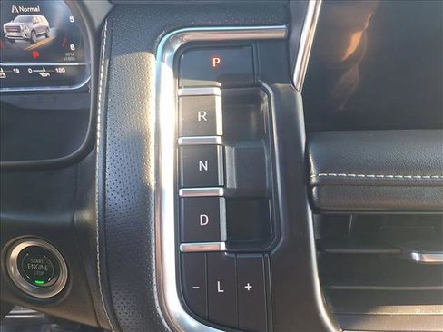 Used 2024 GMC Yukon XL SLT image 12