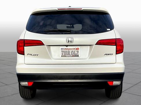 Used 2017 Honda Pilot EX image 4