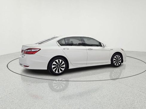 Used 2017 Honda Accord Touring image 9