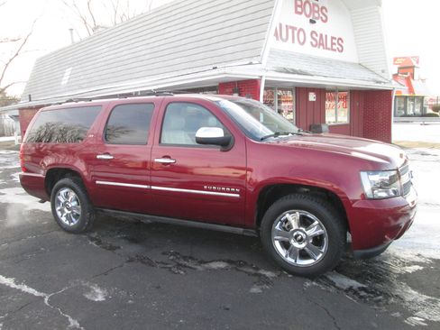 Used 2010 Chevrolet Suburban LTZ image 22