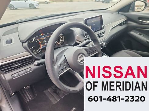 Used 2024 Nissan Altima 2.5 SV image 11