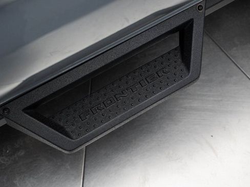 Used 2025 Nissan Frontier PRO-4X w/ Pro Convenience Package image 9