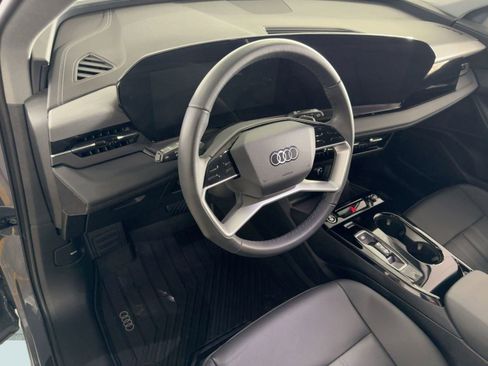 Used 2025 Audi Q6 e-tron Premium w/ Convenience Package image 4