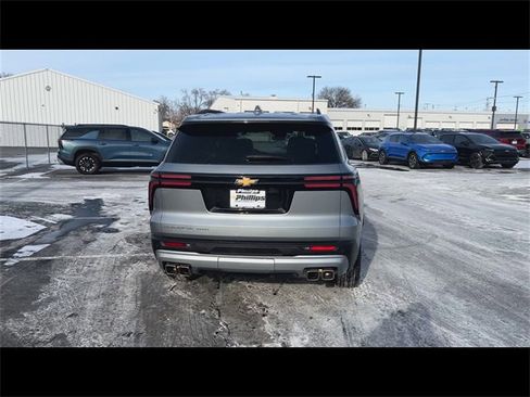 Certified 2025 Chevrolet Traverse LT image 7