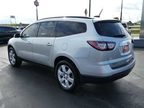 Used 2017 Chevrolet Traverse LT w/ Style and Technology Package image 7