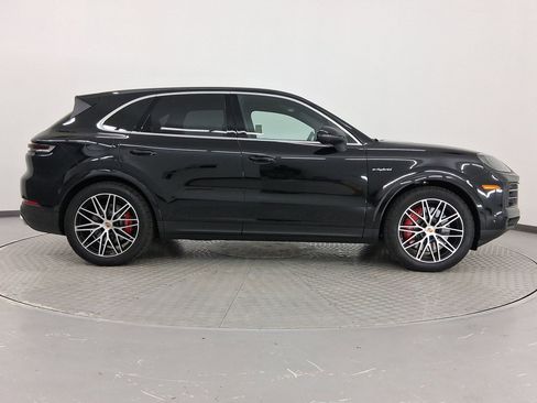New 2025 Porsche Cayenne S image 8