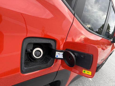 Used 2017 Jeep Renegade Altitude w/ Safety & Security Group image 32