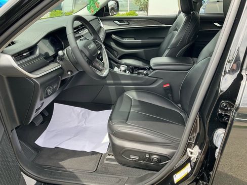 Used 2023 Jeep Grand Cherokee L Limited w/ Luxury Tech Group II image 5