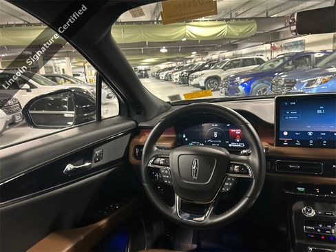 Used 2023 Lincoln Nautilus Reserve image 23