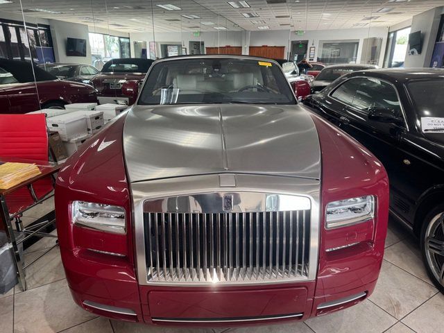 Used 2014 Rolls-Royce Phantom Drophead Coupe RWD image 3