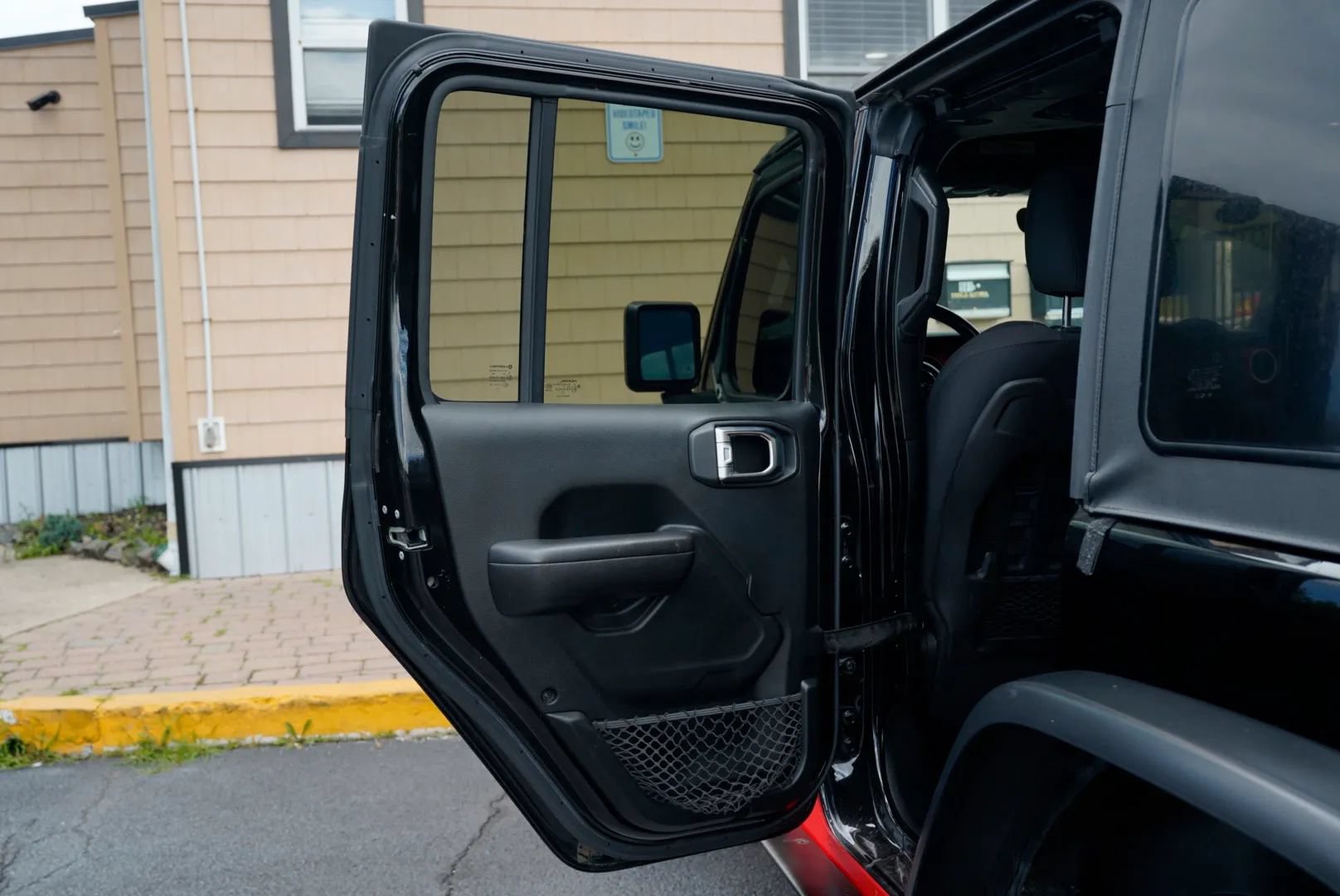 Used 2018 Jeep Wrangler Unlimited Rubicon AWD/4WD image 24