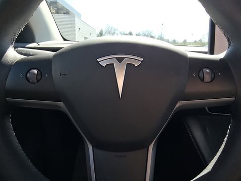 Used 2023 Tesla Model Y Long Range image 34