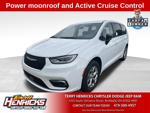Used 2024 Chrysler Pacifica Limited AWD/4WD image 1