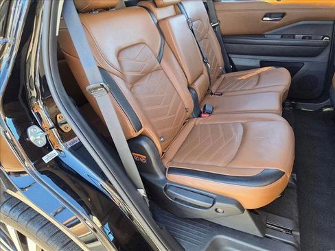 Used 2024 Nissan Pathfinder Platinum w/ Cargo Package AWD/4WD image 21