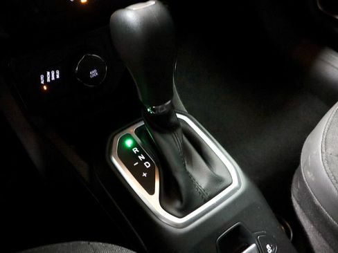 Used 2023 Jeep Renegade Latitude w/ Premium Group AWD/4WD image 31