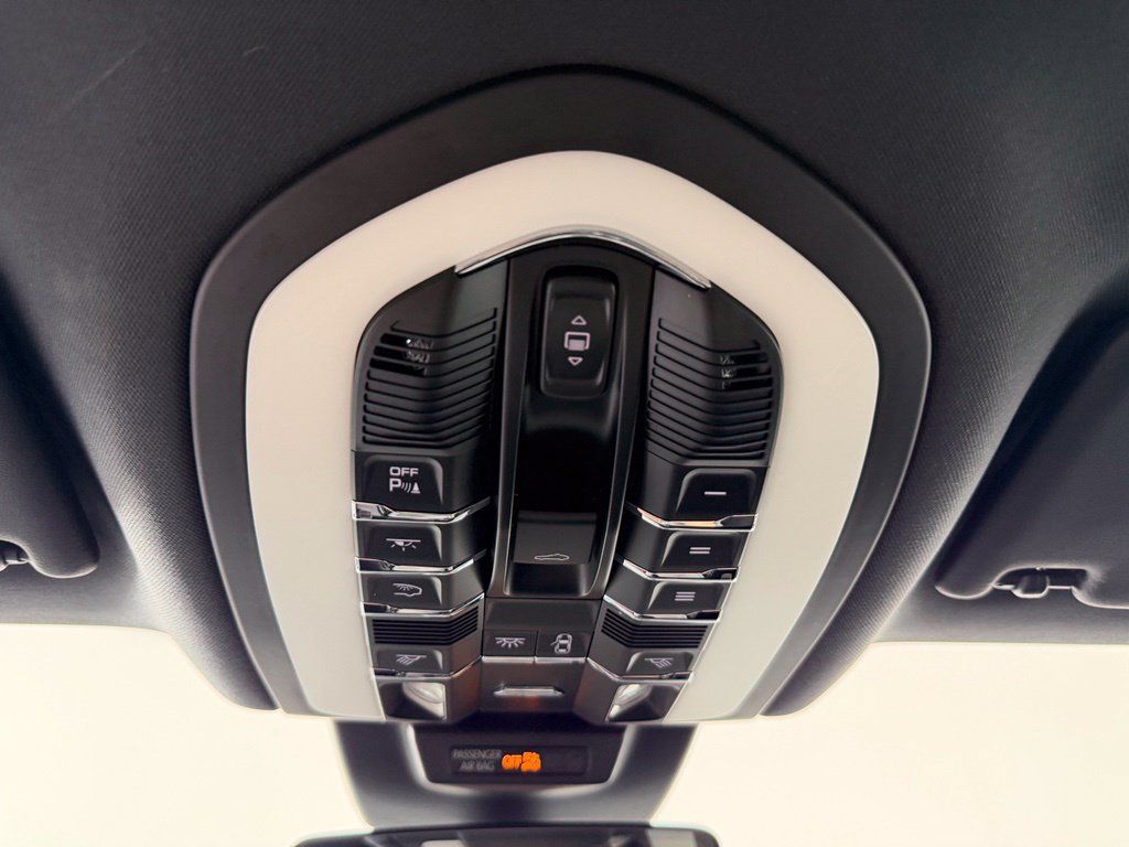 Certified 2021 Porsche Macan S AWD/4WD image 29
