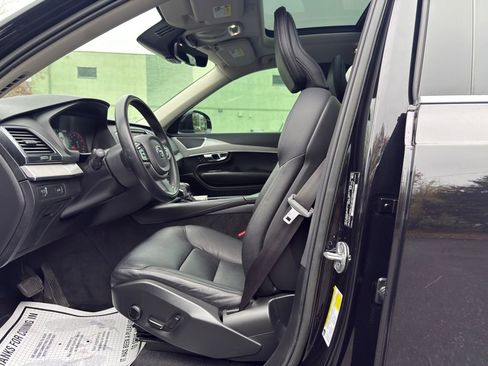 Used 2022 Volvo XC90 T5 Momentum w/ Climate Package image 13