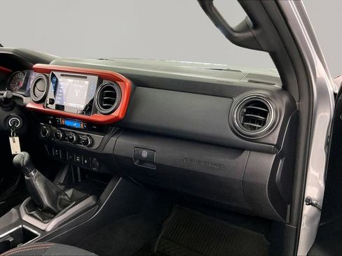 Used 2017 Toyota Tacoma TRD Off-Road w/ Premium & Technology Package image 22
