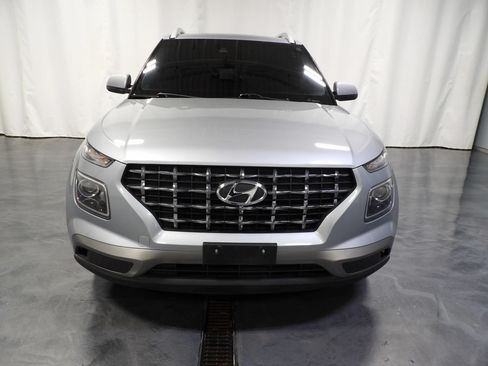 Used 2020 Hyundai Venue SEL FWD image 2
