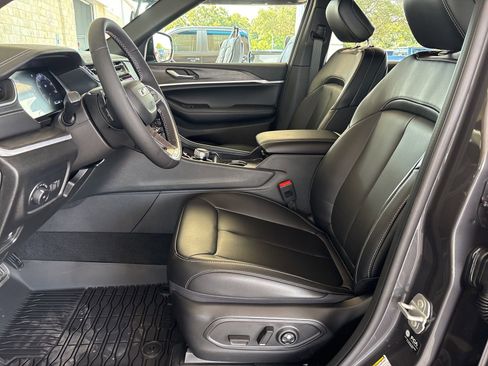 New 2025 Jeep Grand Cherokee L Limited w/ Black Appearance Package image 11