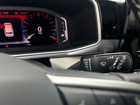 New 2025 Volkswagen Taos SEL image 22