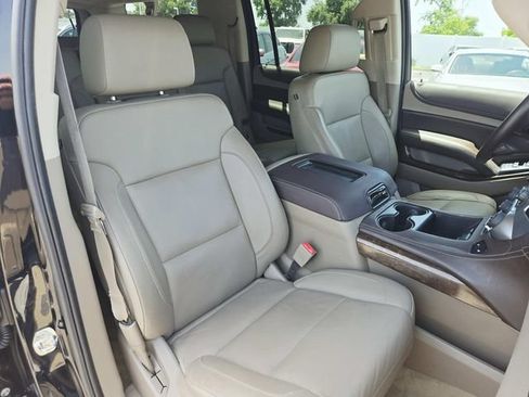 Used 2015 Chevrolet Suburban LT RWD image 18