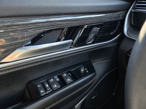 Used 2022 Jeep Wagoneer Series II w/ Premium Group I image 22