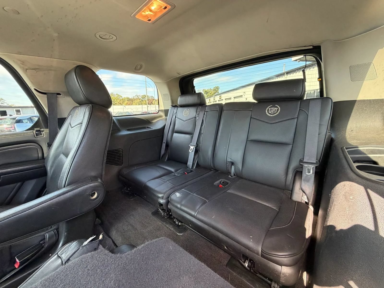 Used 2012 Cadillac Escalade Platinum AWD/4WD image 4
