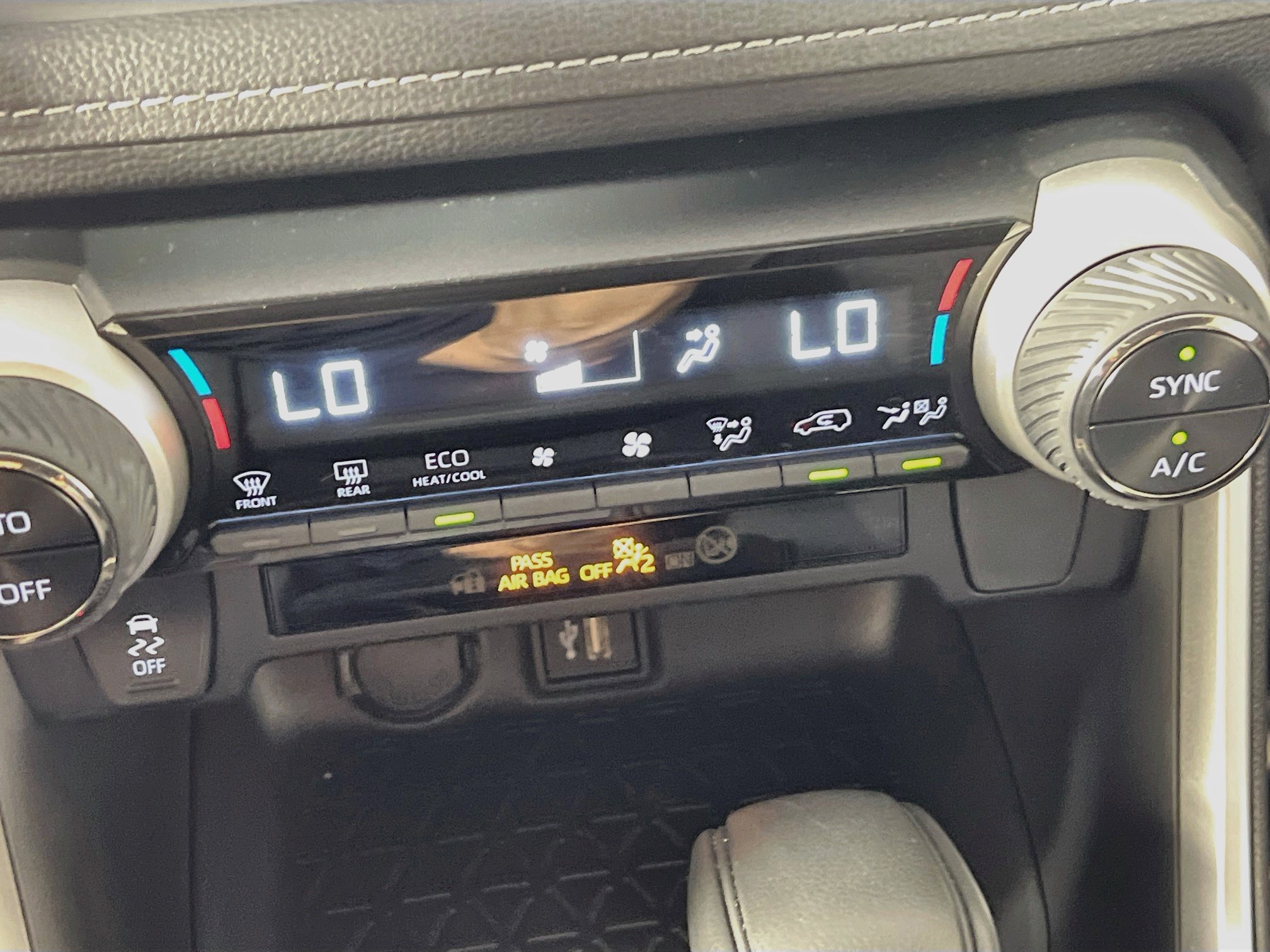 Used 2025 Toyota RAV4 XLE AWD/4WD image 26