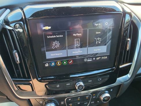 Used 2023 Chevrolet Traverse Premier FWD image 11