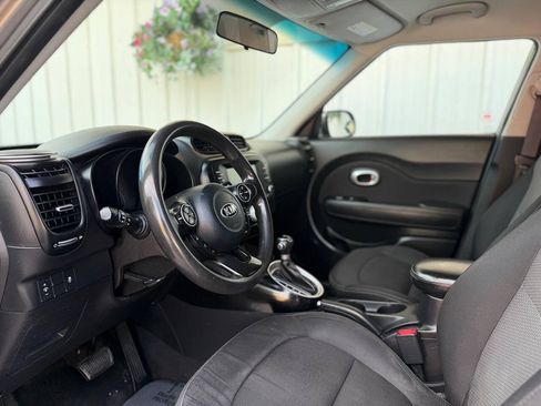 Used 2018 Kia Soul + FWD image 11