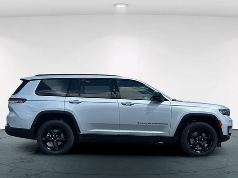 Used 2025 Jeep Grand Cherokee L Altitude w/ Trailer Tow Package AWD/4WD image 6