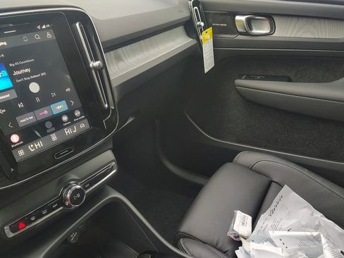 New 2026 Volvo XC40 B5 Plus w/ Climate Package image 25