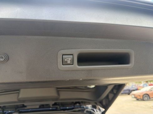 Used 2026 Toyota Sienna XLE FWD image 27