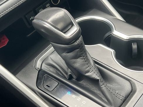 Used 2020 Toyota Highlander XLE image 18