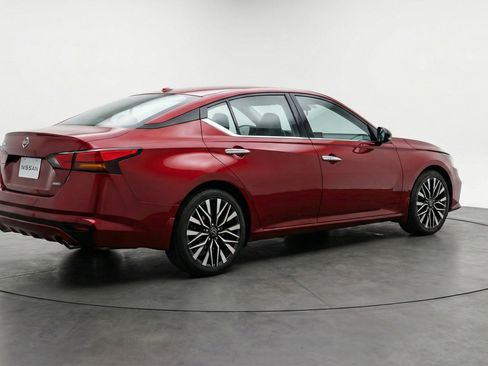 Used 2025 Nissan Altima 2.5 SV image 9