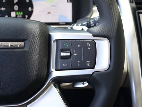 New 2025 Land Rover Discovery S image 21