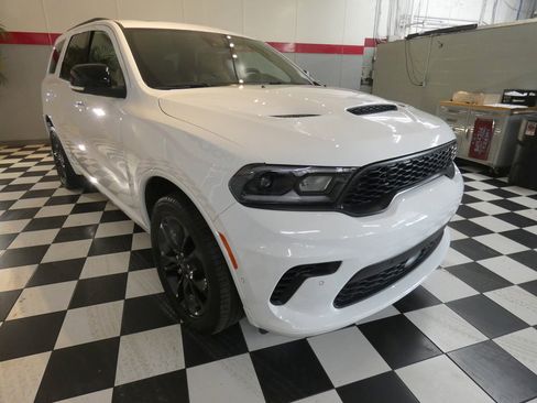 Used 2024 Dodge Durango GT image 3