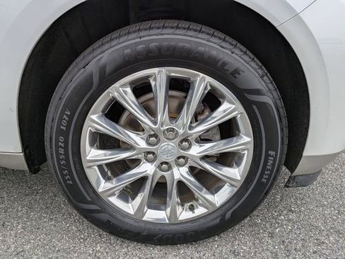 Used 2019 Buick Enclave Essence FWD image 11