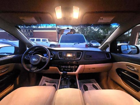 Used 2015 Kia Sedona LX w/ LX Convenience Package image 23